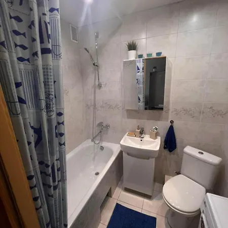 Apartment 2br - Free Parking, Wifi, Self Check-in *
