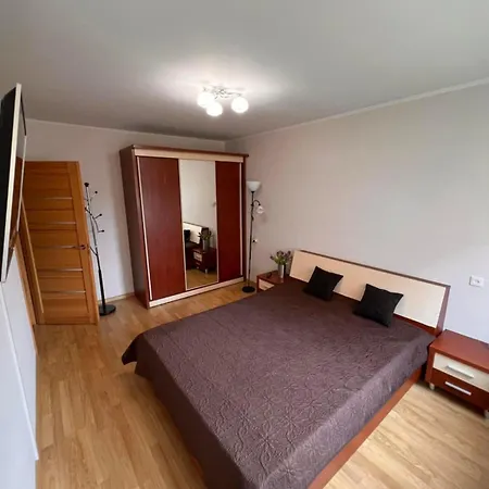 Apartment 2br - Free Parking, Wifi, Self Check-in *